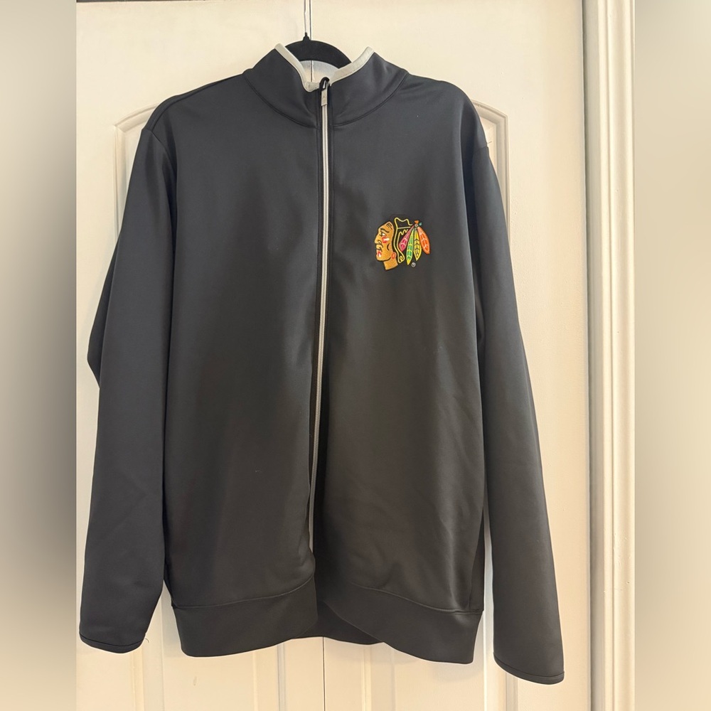 Antigua  Men’s Blackhawks Full Zip Jacket with side pockets EUC Large